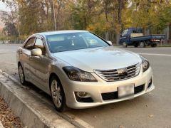 Photo of the vehicle Toyota Crown