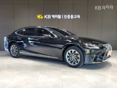 Photo of the vehicle Lexus LS