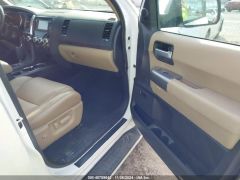 Сүрөт унаа Toyota Sequoia