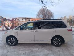 Фото авто Toyota Sienna