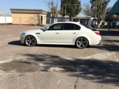 Photo of the vehicle BMW M5