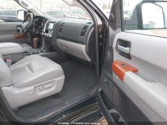 Photo of the vehicle Toyota Sequoia