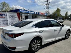 Photo of the vehicle Lexus ES