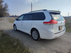 Фото авто Toyota Sienna