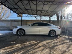 Photo of the vehicle Lexus ES