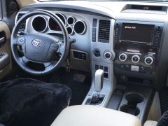 Фото авто Toyota Sequoia