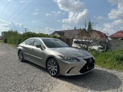 Photo of the vehicle Lexus ES