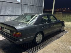 Сүрөт унаа Mercedes-Benz W124