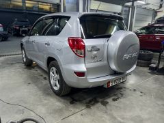 Сүрөт унаа Toyota RAV4