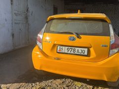 Сүрөт унаа Toyota Prius c