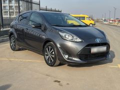 Сүрөт унаа Toyota Prius c