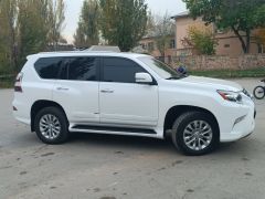 Photo of the vehicle Lexus GX