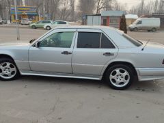 Сүрөт унаа Mercedes-Benz W124