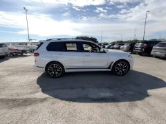 Photo of the vehicle BMW X7