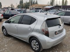 Сүрөт унаа Toyota Prius c