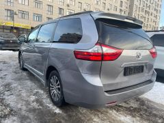 Photo of the vehicle Toyota Sienna