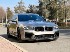 Photo of the vehicle BMW M5