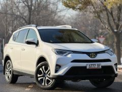 Сүрөт унаа Toyota RAV4