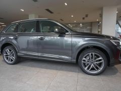 Сүрөт унаа Audi Q7