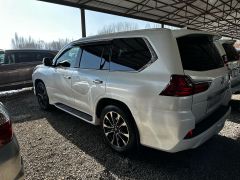 Photo of the vehicle Lexus LX