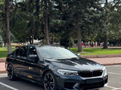 Photo of the vehicle BMW M5