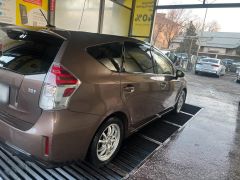 Photo of the vehicle Toyota Prius v (+)