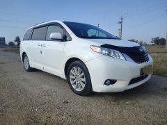 Фото авто Toyota Sienna