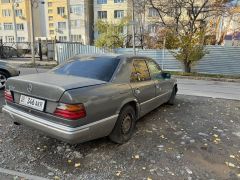 Сүрөт унаа Mercedes-Benz W124