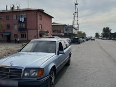 Сүрөт унаа Mercedes-Benz W124