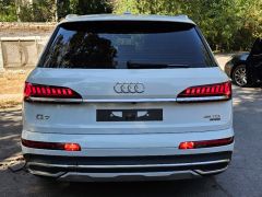 Photo of the vehicle Audi Q7