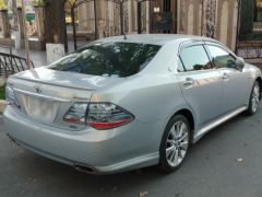 Photo of the vehicle Toyota Crown