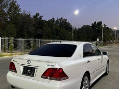 Photo of the vehicle Toyota Crown