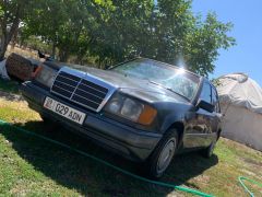 Сүрөт унаа Mercedes-Benz W124