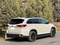 Photo of the vehicle Toyota Highlander