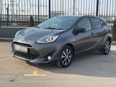 Сүрөт унаа Toyota Prius c