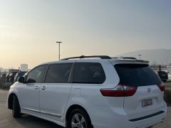 Фото авто Toyota Sienna