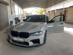 Photo of the vehicle BMW M5