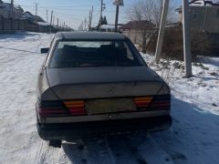 Сүрөт унаа Mercedes-Benz W124