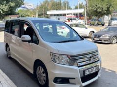 Фото авто Honda Stepwgn