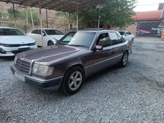 Сүрөт унаа Mercedes-Benz W124