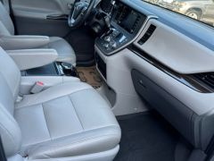 Фото авто Toyota Sienna