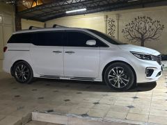 Photo of the vehicle Kia Carnival