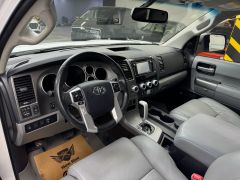 Фото авто Toyota Sequoia