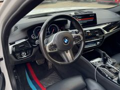 Photo of the vehicle BMW 5 Series