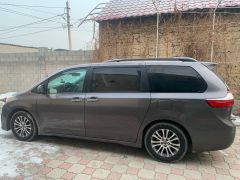 Photo of the vehicle Toyota Sienna