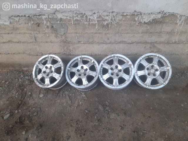 Wheel rims - Продается диски бу титановый цена 7 тысяч торг есть;адрес село монок