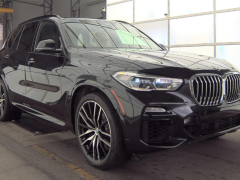 Photo of the vehicle BMW X5