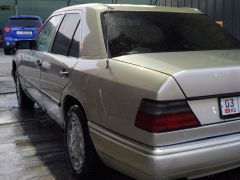 Сүрөт унаа Mercedes-Benz W124