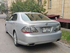 Photo of the vehicle Toyota Crown