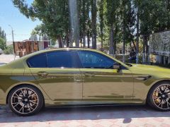 Photo of the vehicle BMW M5